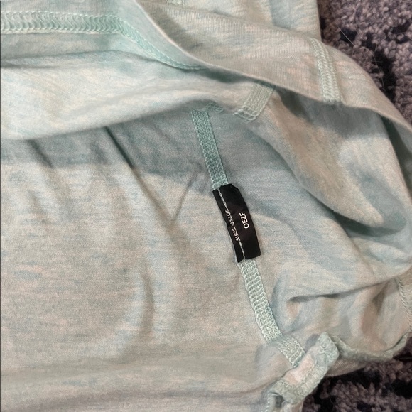 SET OF TWO! ON Cloud Running Women's Light Green and Coral Tees size small - Picture 8 of 10